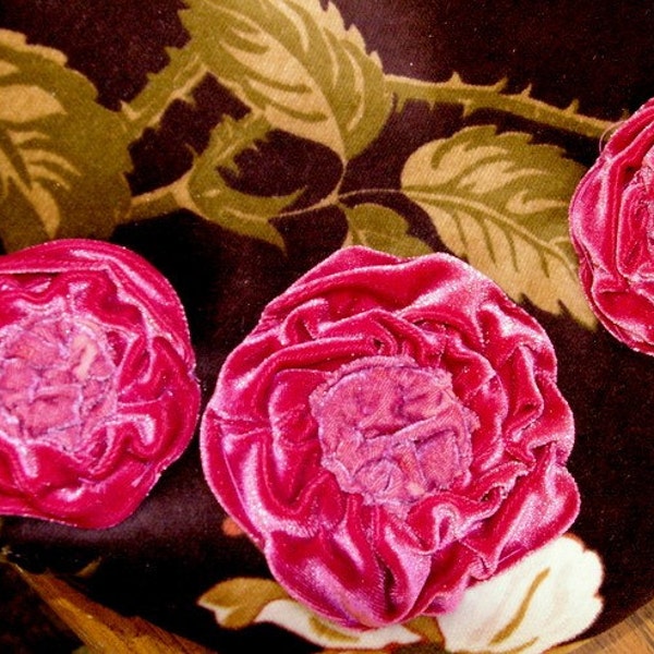 Brown velvet with 3 roses