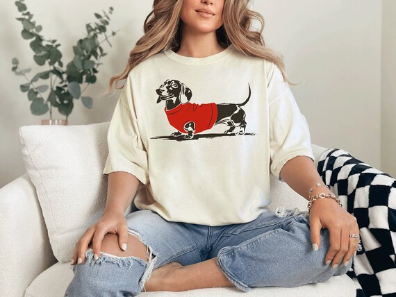 Minimalist Dachshund Graphic Tee: Vintage Comfort Colors® T-Shirt