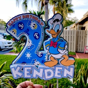 Donald Duck cake topper