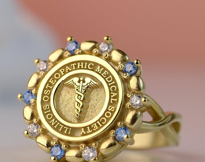 14K Gold Graduation Ring: Custom Engraved Class Ring