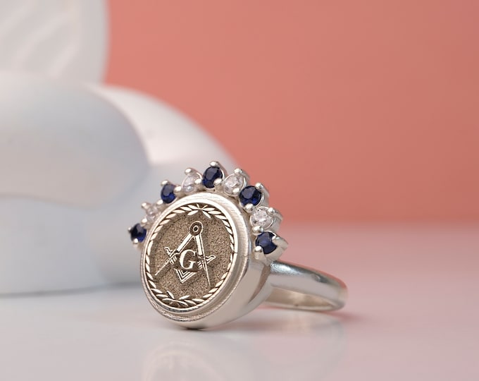 Elegant Masonic Ring with Dark Blue Stones