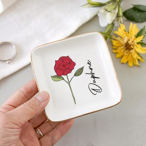 Customized Birth Flower Ring Dish, Jewelry Dish, Gift for Friend, Bridesmaid Gift, Birthflower Gift, Gift for Mom, Wedding Gift, Ring Dish