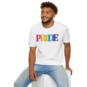 Colorful Pride T-Shirt: LGBTQ+ Unisex Softstyle Tee afbeelding 7