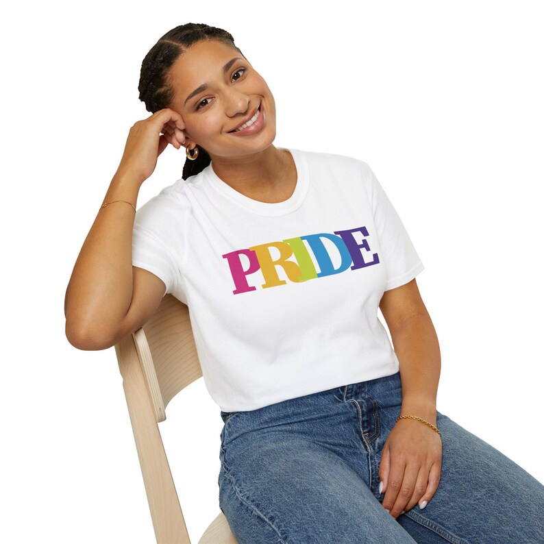 Colorful Pride T-Shirt: LGBTQ+ Unisex Softstyle Tee afbeelding 4