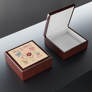 Jewelry Box for Moms, Floral Keepsake Container, Mothers Day Gift, Custom Name Jewelry Organizer, Memory Box