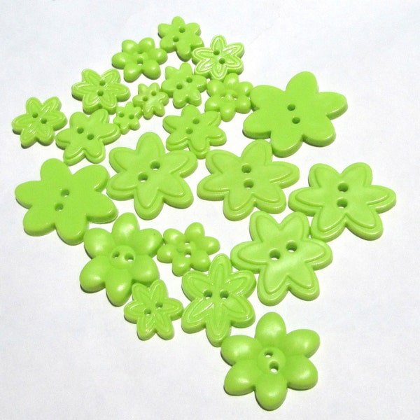 Buttons Green Flower buttons assorted sizes TINY TO LARGE 37 buttons new destash supplies please read description