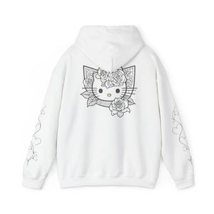 Moletom com capuz Hello Kitty com contorno floral | Estampa fofa de rosto de gatinho nas costas imagem 2