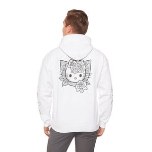 Moletom com capuz Hello Kitty com contorno floral | Estampa fofa de rosto de gatinho nas costas imagem 14