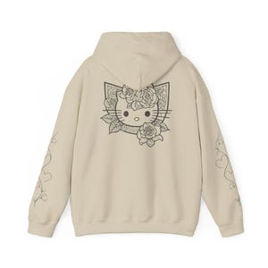 Moletom com capuz Hello Kitty com contorno floral | Estampa fofa de rosto de gatinho nas costas imagem 4