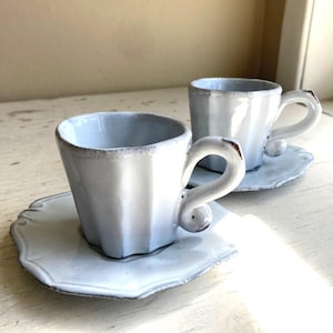 Juego de 2 tazas y platillos de café expreso estilo granja de Abigails Italy.