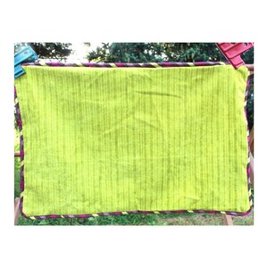 Funda de cojín lumbar de terciopelo verde kiwi: Rayas huecas, 14x20