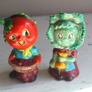 Veggie Farmers : Ugagco Miyao Anthropomorphic Salt Pepper Shakers Cabbage Corn MCM Kitchen Kitsch