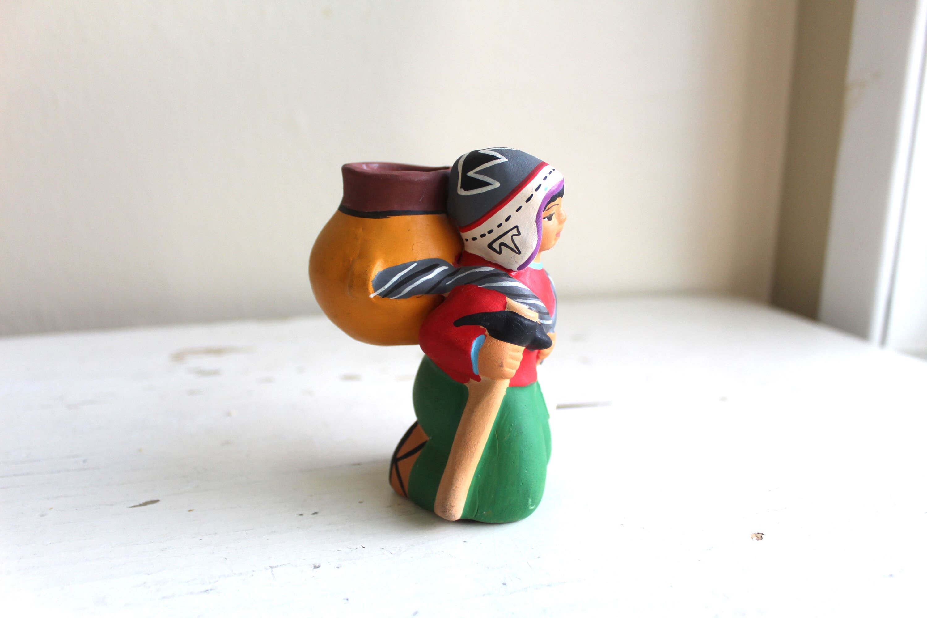 ペルーの鉱夫のキャンドルホルダー：手描きの陶器のお土産 - Etsy 日本