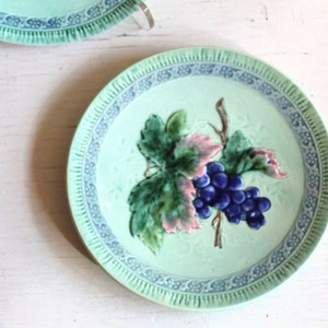 Antique West Germany Majolica Dessert Cheese Bread Plate Grape Leaf Pastel 8.5" Post 1945 Hand Painted