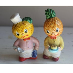 Fruity Chefs : Pair Ugagco Miyao PY Anthropomorphic S+P Shakers Citrus Pineapple Mid Century Kitsch