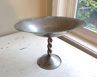 Ciotola da cocktail vintage anni '50 in alluminio con piedistallo e bruciatore di incenso a cono.