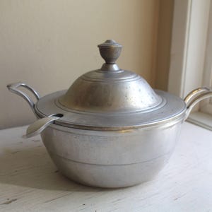 Neo Colonial Decor : Wilton Armetale Cast Aluminum Tureen Metal Casserole Server w Ladle and Lid Silver