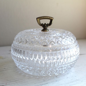 Vintage 1950s Granny Core : Clear Molded Glass Lidded Candy Dish Bowl w Brass Pull 4.5 in Tall Crystal-like