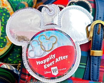 Llavero con respaldo de ratón de vinilo plateado para botones de celebración de 7,6 cm (3") - Porta insignias bordado - Adorno para mochila - Accesorio para parques temáticos