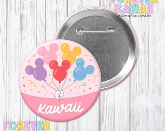 Botón de celebración con ramo de globos – Insignia personalizada para viajes, cumpleaños, vacaciones familiares, pin de parque mágico, lindo botón de Disney