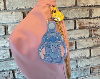 Embarrassed Stitch Snap Tab Keychain – Pastel Disney Bag Charm with Bow – Kawaii Stitch Keychain – Lilo & Stitch Zipper Pull – Handmade Viny