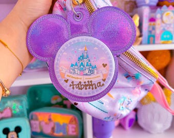 Vinilo holográfico iridiscente morado - Llavero con soporte para botones de celebración de 7,6 cm (3") - Porta credenciales - Adorno para mochila - Parque temático
