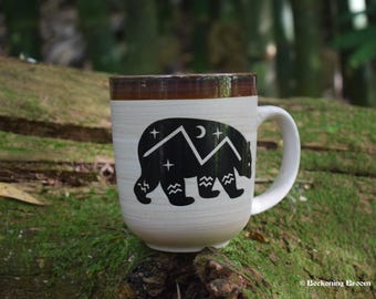 Grande tasse à café en céramique Bear Spirit Animal avec bâton Palo Santo