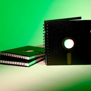 黒いフロッピー ディスク ノート 1 枚 - Nerdy Notebook v1.0