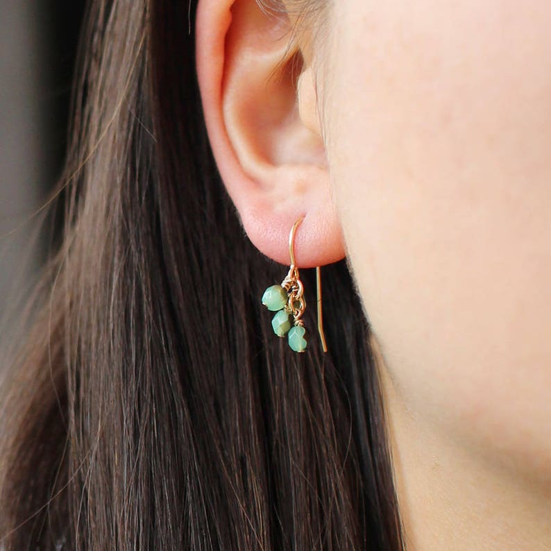 boucles d'oreilles porte-bonheur en bleu et vert boucles d'oreilles 14carors boucles d'oreilles à facettes faites à la main par elephantine image 4