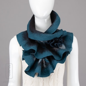 Scarf felt - Ruffled wavy collar - Teal, Black color - Soft merino wool - Gift under 50