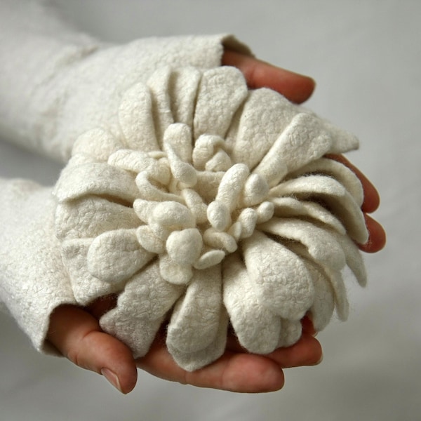 Broche de fieltro - Broche de flor de dalia hecho a mano - Broche de flor grande blanco leche