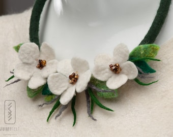 Necklace collar, White flowers necklace, Felt collar, Wool necklace, Flower necklace