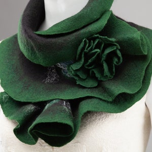 Scarf, Felted scarf, Ruffled wavy collar,Forest Green scarf, Scarf for woman, Ruffled wavy collar, Felt scarf, Small Scarf, Handmade Gift