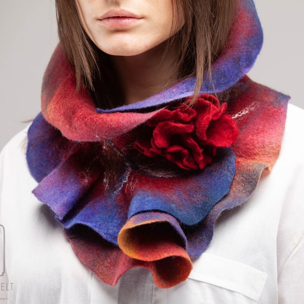Fieltro de bufanda - Cuello ondulado con volantes - Colores rojos azules - Lana merino suave - Regalo menor de 50 años