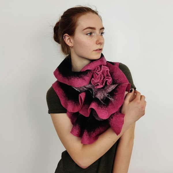 Scarf felt Ruffled wavy collar Pink black color Soft merino scarflette Gift under 50 Neckwear Short scarf Neckpiece Small scarf