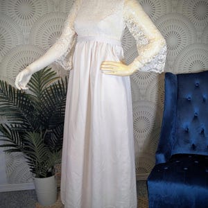 Vestido de novia de corte imperio de los años 70 / Vestido de novia con corpiño de encaje hecho a mano y mangas acampanadas / Novia romántica y modesta de los años 70 / Talla S de mujer