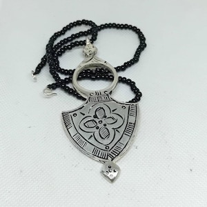 Collier pendentif croix touareg - Bijoux amazighs berbères marocains faits main, style tribal ethnique du Sahara