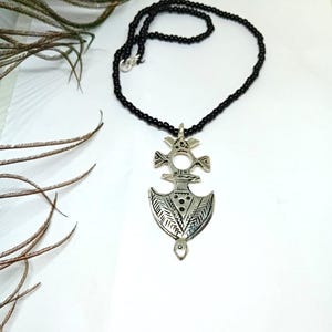 Collier pendentif croix touareg - Bijoux amazighs berbères marocains faits main, style tribal ethnique du Sahara