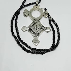 Collier pendentif croix touareg - Bijoux amazighs berbères marocains faits main, style tribal ethnique du Sahara