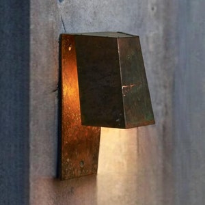 Aplique de cobre, lámpara colgante de pared con pátina verde para exteriores, lámpara colgante triangular, lámpara exterior de cobre oxidado, aplique decorativo para exteriores