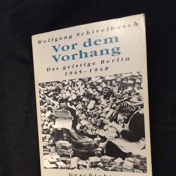 1997 Vor Dem Vorhang German Book