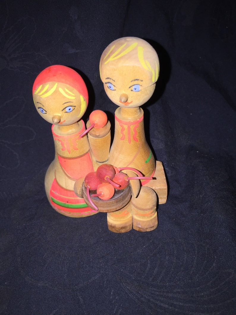 Vieilles poupées peintes à la main de bois image 3