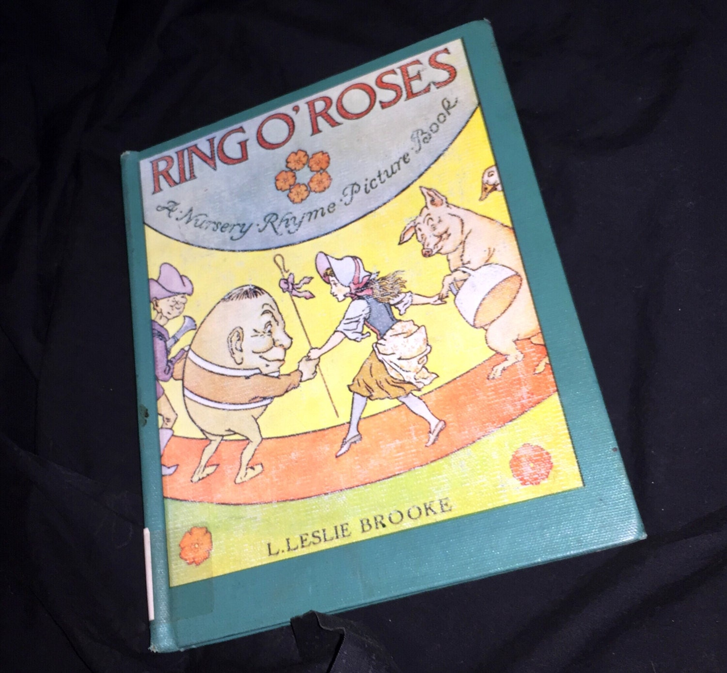 Ring A-Ring O' Roses - English Children's Songs - England - Mama Lisa's  World: Children's Songs and Rhymes from Around the World