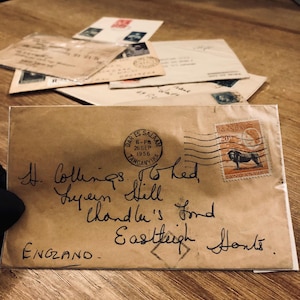 Franqueo antiguo de 1965 con sello coleccionable de la Reina Isabel II (Kenia, Uganda).