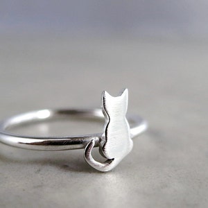 Cat ring, Sterling Silver, tiny kitten, animal jewelry, stacking ring image 1