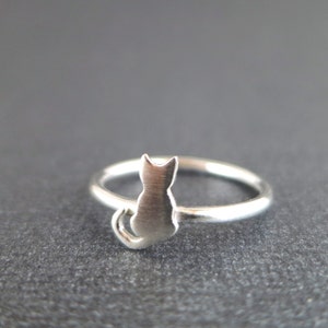 Cat ring, Sterling Silver, tiny kitten, animal jewelry, stacking ring image 5