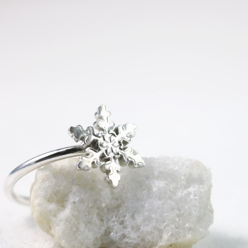Snowflake ring in Sterling Silver,stackable, Winter jewelry image 1