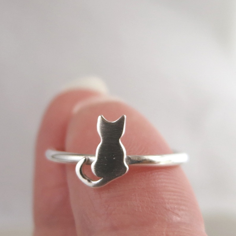 Cat ring, Sterling Silver, tiny kitten, animal jewelry, stacking ring image 3