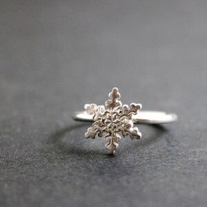 Snowflake ring in Sterling Silver,stackable, Winter jewelry image 6