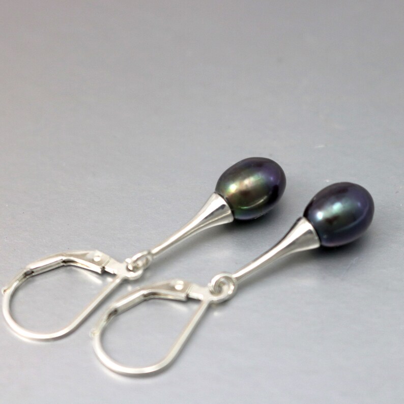 Boucles d'oreilles pendantes en perles et en argent sterling, véritables bijoux en perles d'eau douce foncées image 4